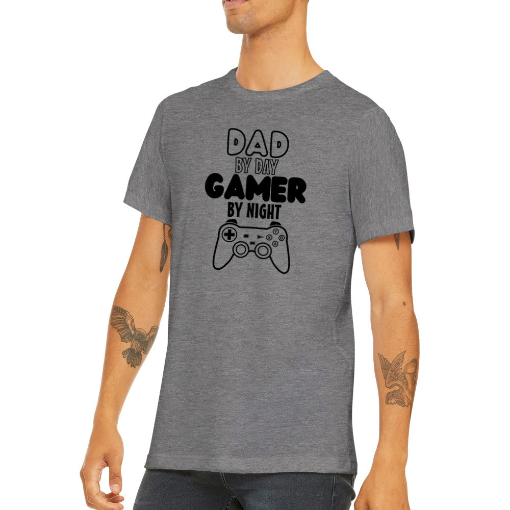 Citat T-shirt - Far Citater - Dad By Day Gamer By Night Premium T-shirt